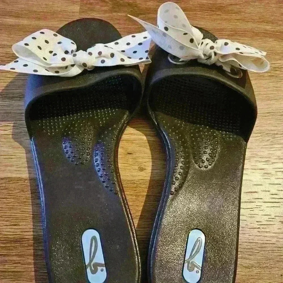 OKA.b Brown sandals with Brown Polka dot bows.  ML size  8/9 - Picture 6 of 6